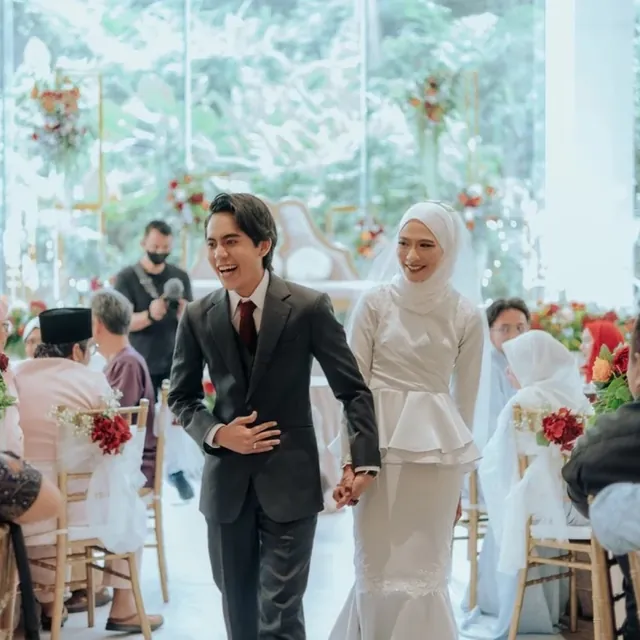 Colossal Weddings gallery image 2